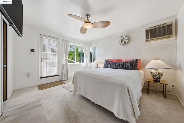 10000 Sigourney Ave, Oakland, CA 94605