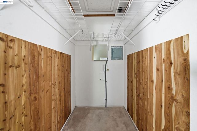 10000 Sigourney Ave, Oakland, CA 94605