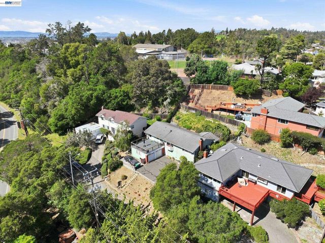 10000 Sigourney Ave, Oakland, CA 94605