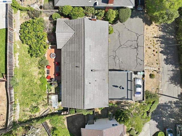 10000 Sigourney Ave, Oakland, CA 94605