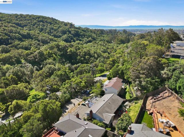 10000 Sigourney Ave, Oakland, CA 94605