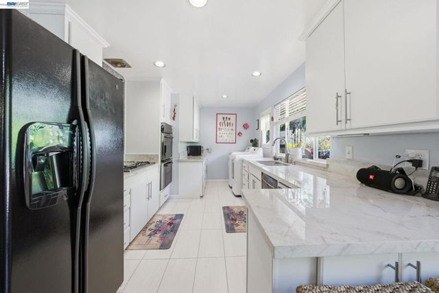 10000 Sigourney Ave, Oakland, CA 94605