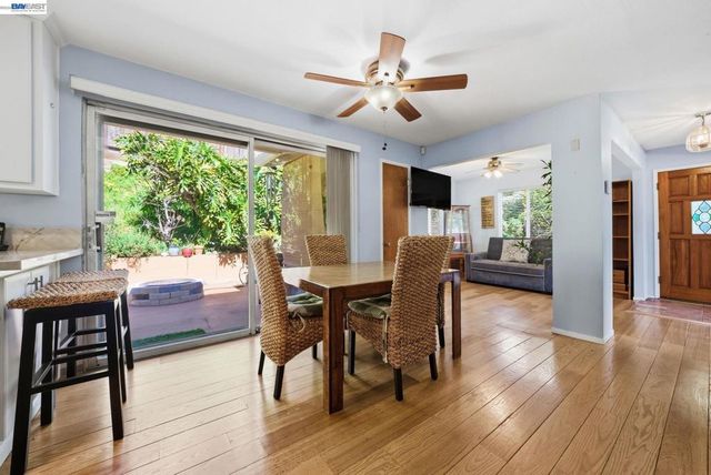 10000 Sigourney Ave, Oakland, CA 94605