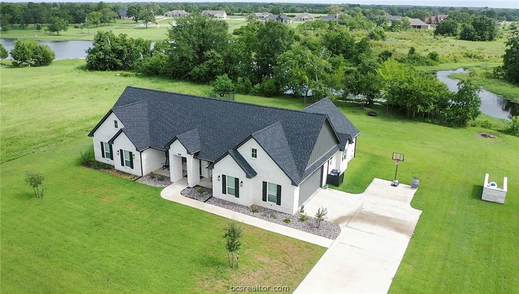 10104 Crown Point, Iola, TX 77861 — photo 2