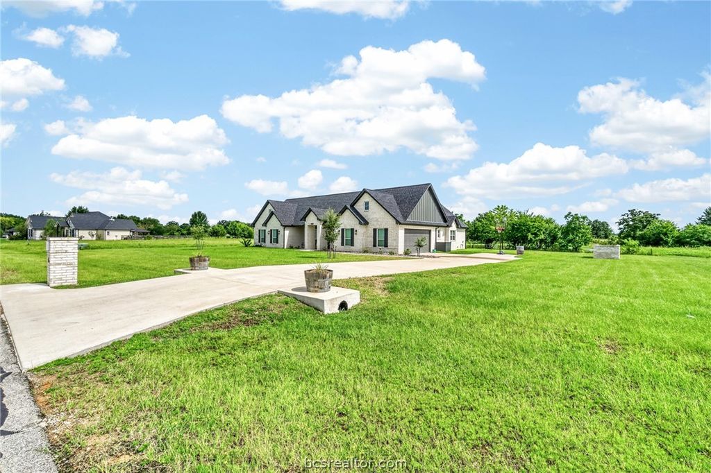 10104 Crown Point, Iola, TX 77861 — photo 4