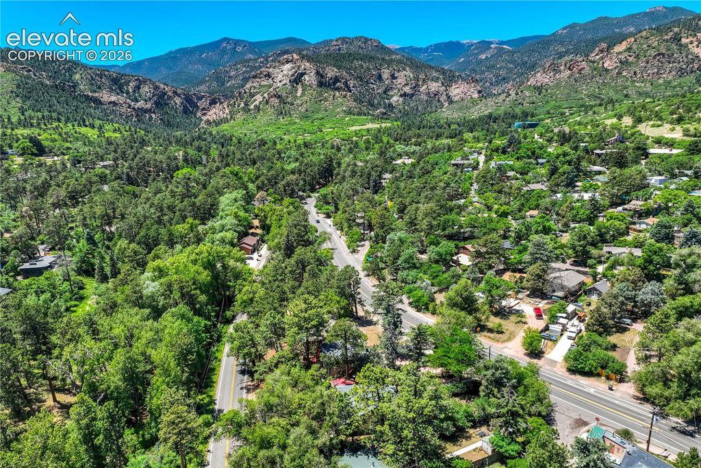 1823 Cheyenne Boulevard, Colorado Springs, CO 80906