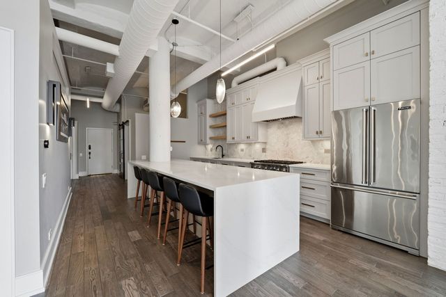 1000 W Washington Boulevard 406, Chicago, IL 60607