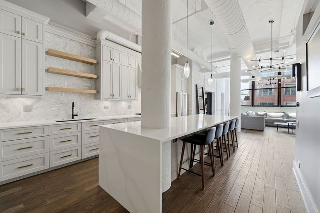 1000 W Washington Boulevard 406, Chicago, IL 60607
