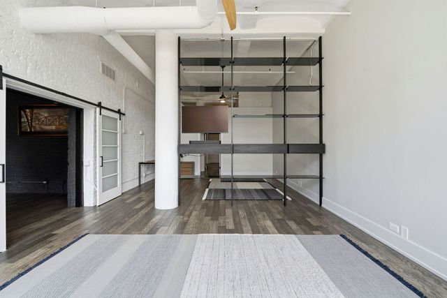 1000 W Washington Boulevard 406, Chicago, IL 60607