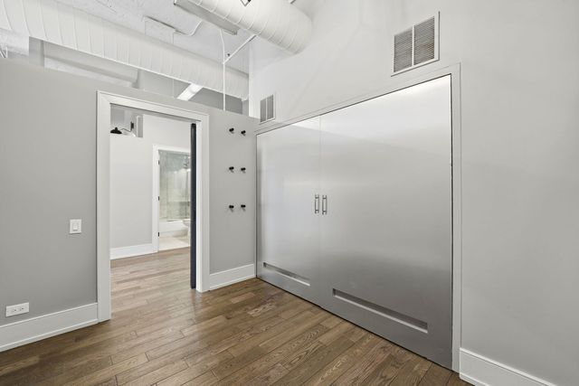 1000 W Washington Boulevard 406, Chicago, IL 60607