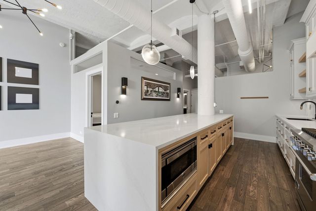 1000 W Washington Boulevard 406, Chicago, IL 60607