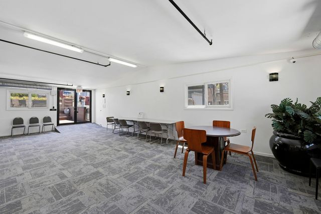 1000 W Washington Boulevard 406, Chicago, IL 60607