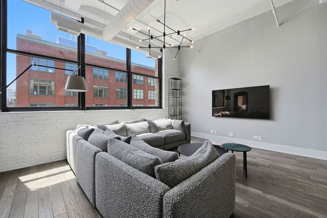 1000 W Washington Boulevard 406, Chicago, IL 60607