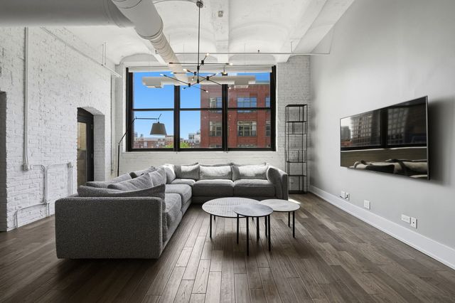 1000 W Washington Boulevard 406, Chicago, IL 60607