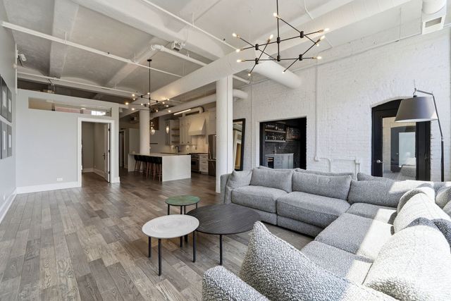 1000 W Washington Boulevard 406, Chicago, IL 60607