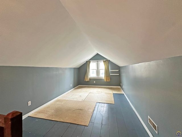 1735 SW Randolph AVE, Topeka, KS 66604