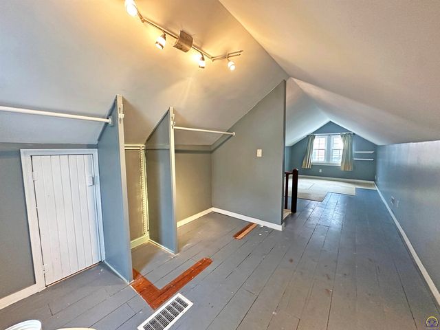 1735 SW Randolph AVE, Topeka, KS 66604