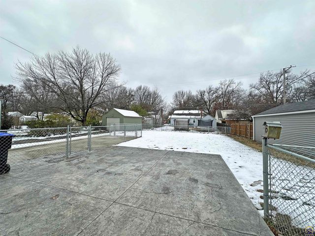 1735 SW Randolph AVE, Topeka, KS 66604