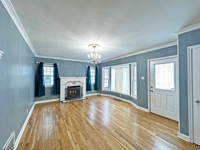 1735 SW Randolph AVE, Topeka, KS 66604