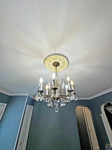 1735 SW Randolph AVE, Topeka, KS 66604