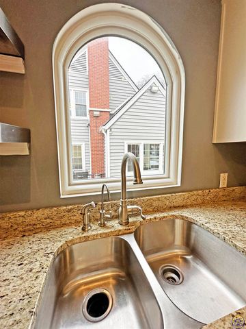 1735 SW Randolph AVE, Topeka, KS 66604