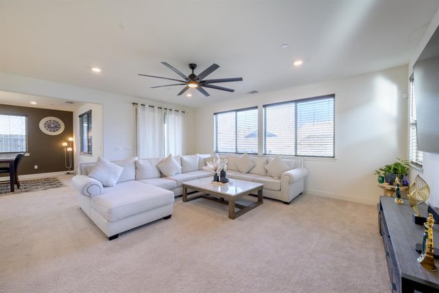 7666 Ocean Park Dr, Antelope, CA 95843