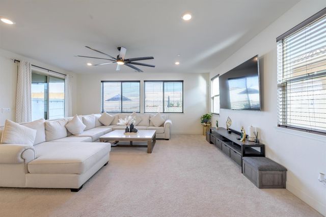 7666 Ocean Park Dr, Antelope, CA 95843