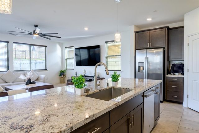 7666 Ocean Park Dr, Antelope, CA 95843