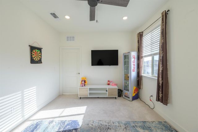 7666 Ocean Park Dr, Antelope, CA 95843