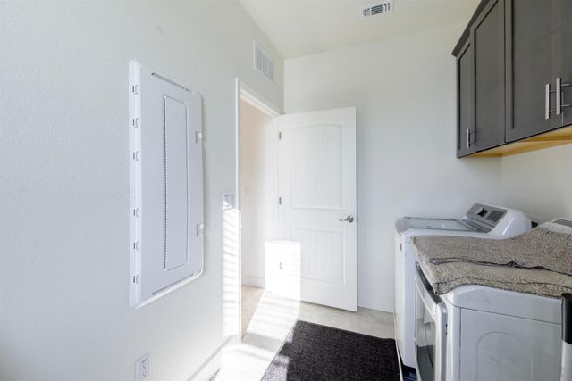 7666 Ocean Park Dr, Antelope, CA 95843