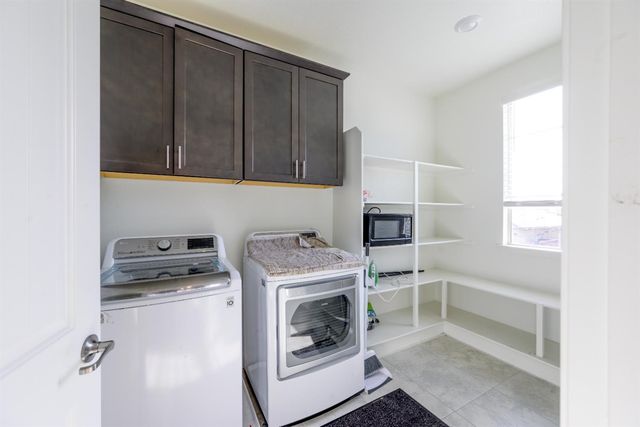 7666 Ocean Park Dr, Antelope, CA 95843