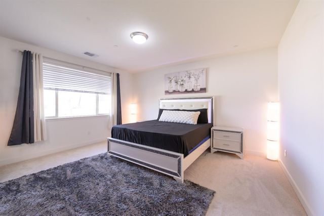 7666 Ocean Park Dr, Antelope, CA 95843