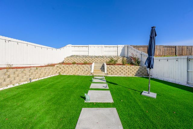 7666 Ocean Park Dr, Antelope, CA 95843