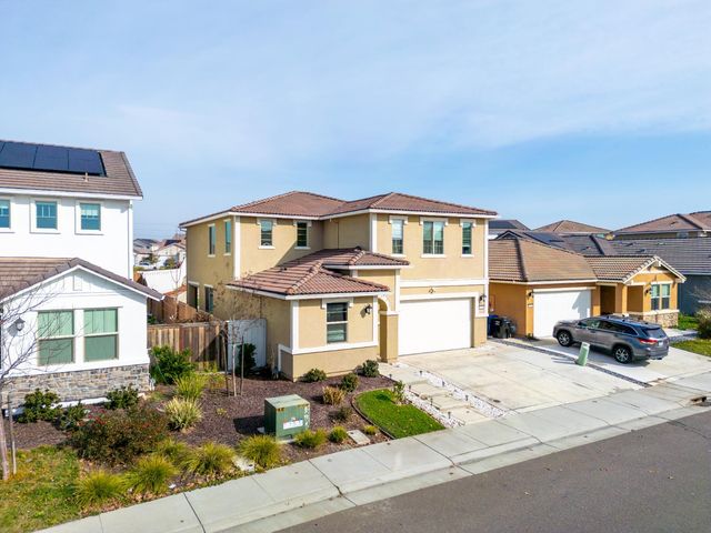 7666 Ocean Park Dr, Antelope, CA 95843