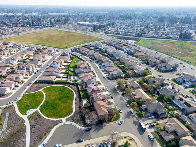 7666 Ocean Park Dr, Antelope, CA 95843