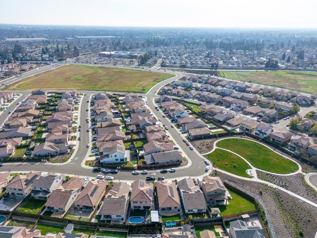 7666 Ocean Park Dr, Antelope, CA 95843