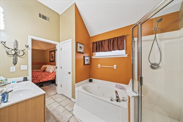 3985 Sunset Lake Cv, Memphis, TN 38135