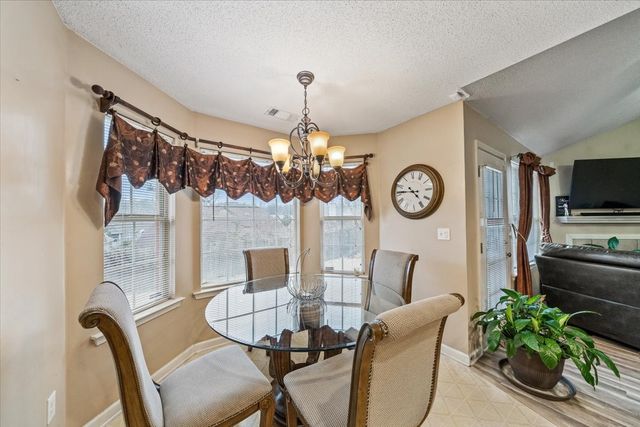 3985 Sunset Lake Cv, Memphis, TN 38135