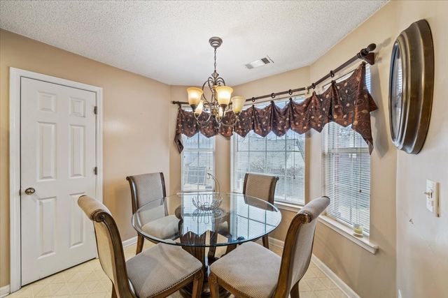 3985 Sunset Lake Cv, Memphis, TN 38135