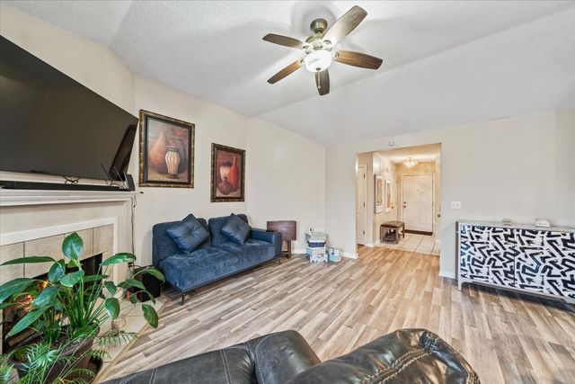 3985 Sunset Lake Cv, Memphis, TN 38135