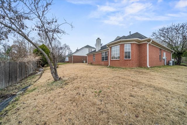 3985 Sunset Lake Cv, Memphis, TN 38135