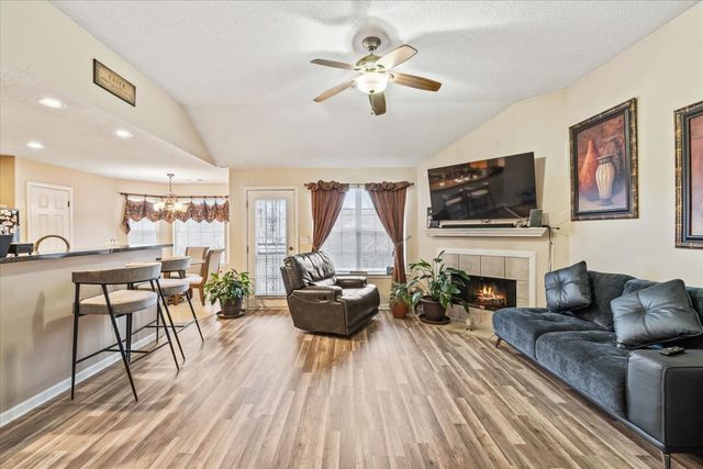 3985 Sunset Lake Cv, Memphis, TN 38135