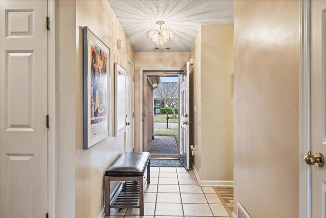 3985 Sunset Lake Cv, Memphis, TN 38135