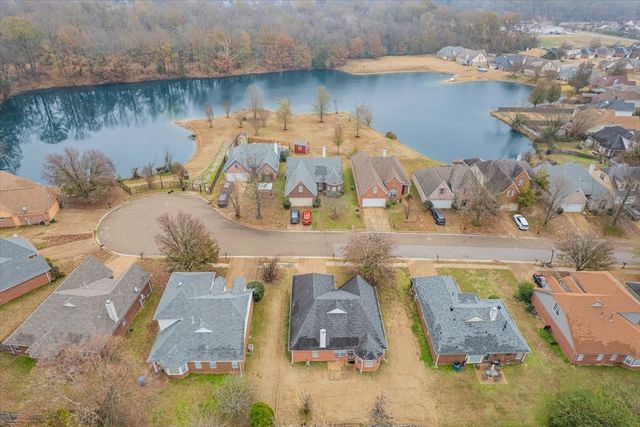 3985 Sunset Lake Cv, Memphis, TN 38135