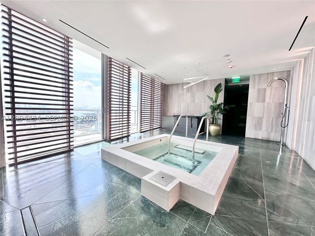 1400 Biscayne Blvd 402, Miami, FL 33132