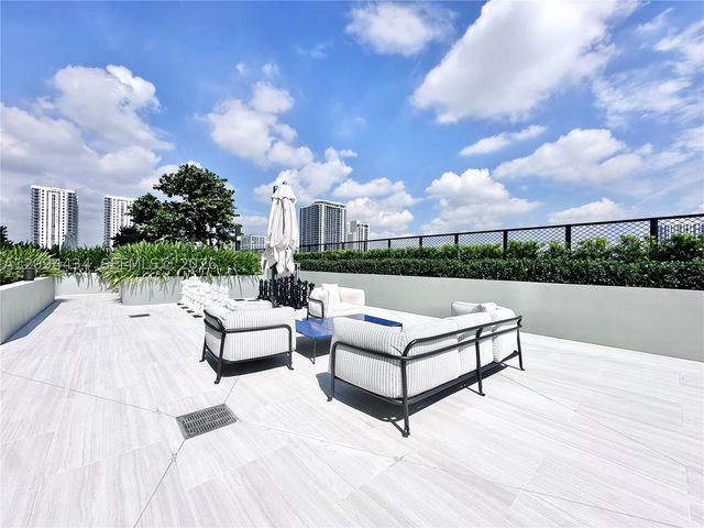 1400 Biscayne Blvd 402, Miami, FL 33132