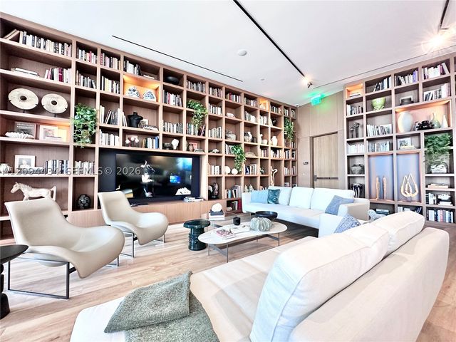 1400 Biscayne Blvd 402, Miami, FL 33132