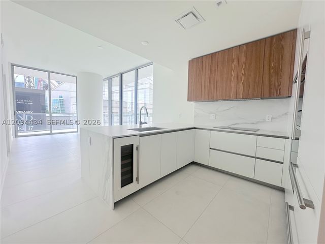 1400 Biscayne Blvd 402, Miami, FL 33132
