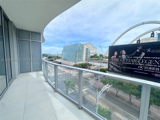 1400 Biscayne Blvd 402, Miami, FL 33132