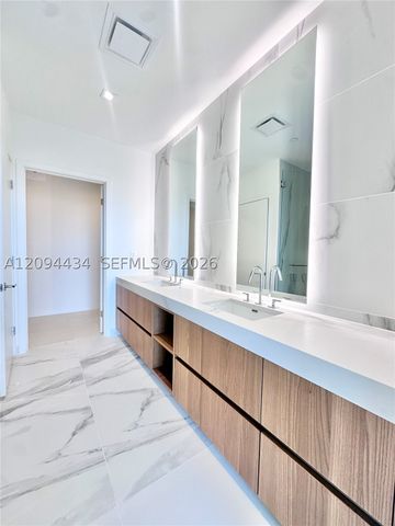 1400 Biscayne Blvd 402, Miami, FL 33132